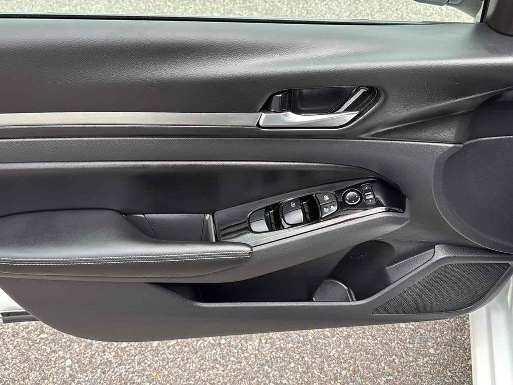 2024 Nissan Altima SL FWD