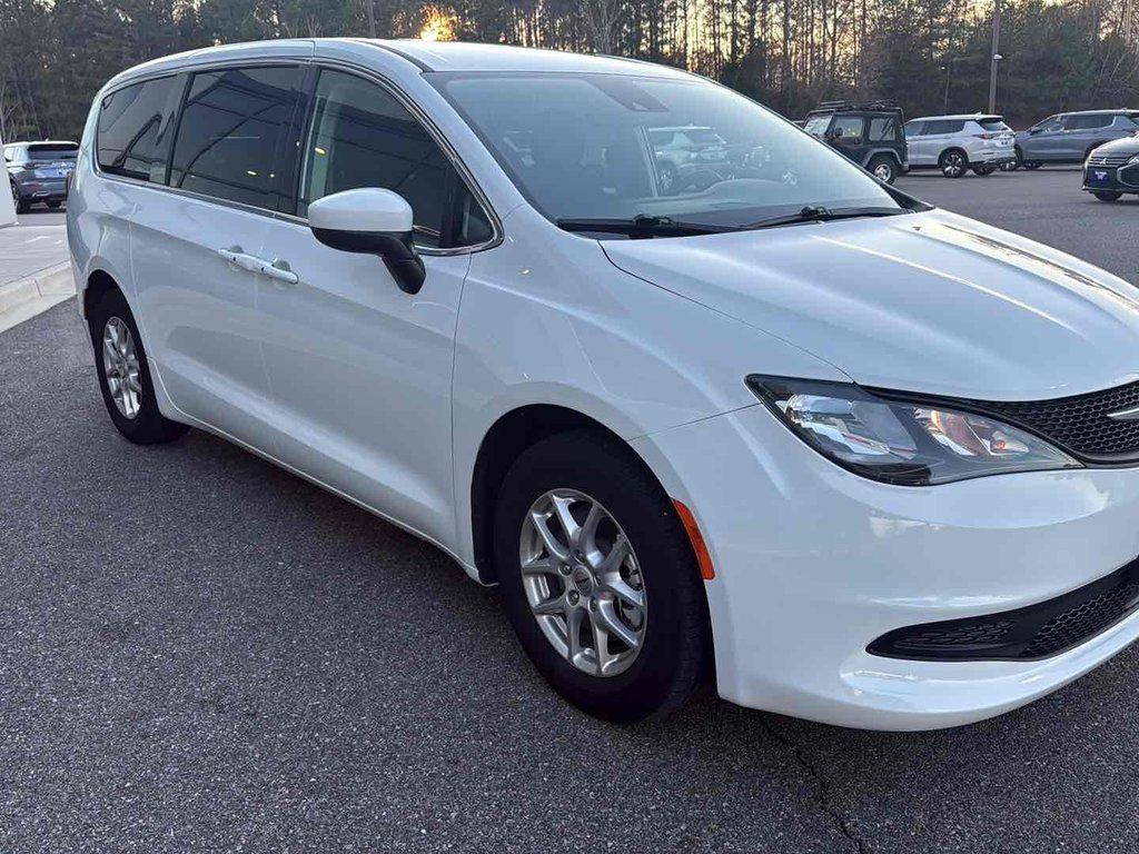 2023 Chrysler Voyager LX